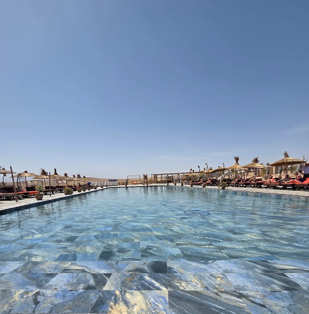 Vue panoramique au coucher du soleil depuis le camp La Boheme